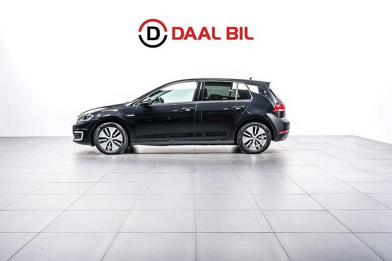 Svart Begagnad 2020 VW e-Golf Halvkombi | 154 700 kr (Marknadspris) - Bild 1/4