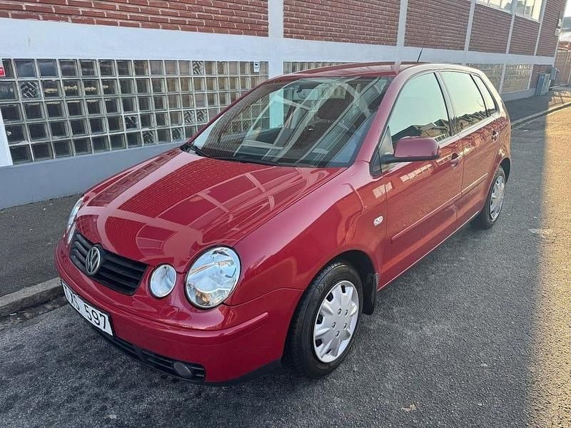 Röd Begagnad 2003 VW Polo Trendline | 29 900 kr (Marknadspris) - Bild 1/4