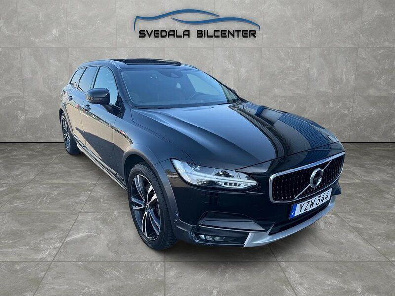 Svart Begagnad 2017 Volvo V90 CC Inscription Kombi | 254 500 kr (Marknadspris) - Bild 1/4