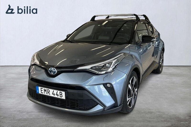 Grå Begagnad 2022 Toyota C-HR Edition SUV | 269 900 kr (Marknadspris) - Bild 1/4
