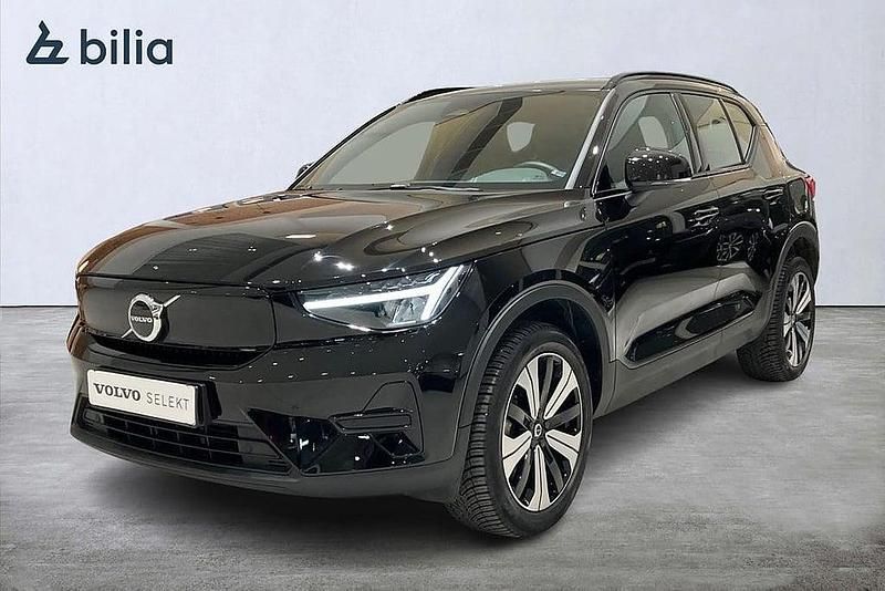 Svart Begagnad 2022 Volvo XC40 Core SUV | 354 900 kr - Bild 1/3