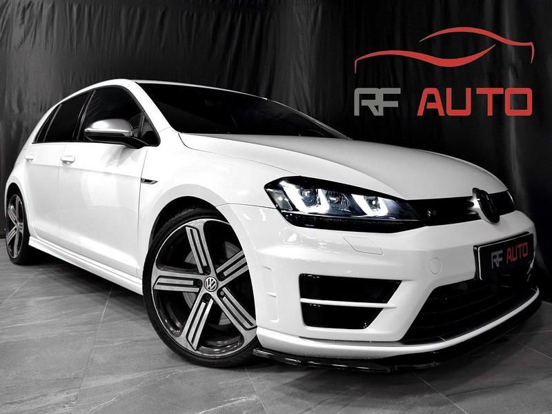 Vit Begagnad 2016 VW Golf VII R Halvkombi | 279 900 kr (Dyr) - Bild 1/4