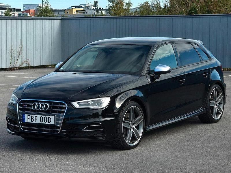 Svart Begagnad 2016 Audi S3 Comfort Halvkombi | 209 900 kr - Bild 1/4