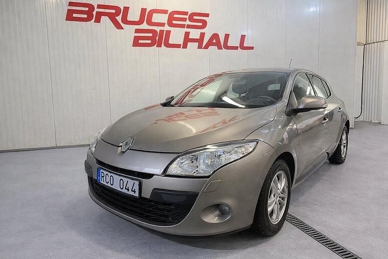 Brun Begagnad 2009 Renault Mégane III Halvkombi | 47 900 kr (Marknadspris) - Bild 1/4