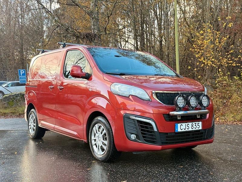 Röd Begagnad 2017 Peugeot Expert Van | 149 900 kr (Marknadspris) - Bild 1/4