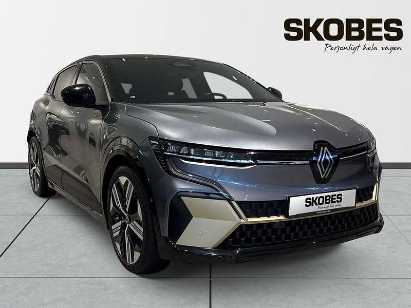 Grå Begagnad 2023 Renault Mégane IV Iconic Halvkombi | 299 300 kr (Marknadspris) - Bild 1/3