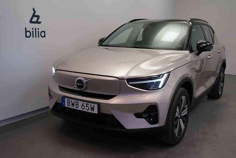Grå Begagnad 2023 Volvo XC40 Single Motor SUV | 339 500 kr - Bild 1/1