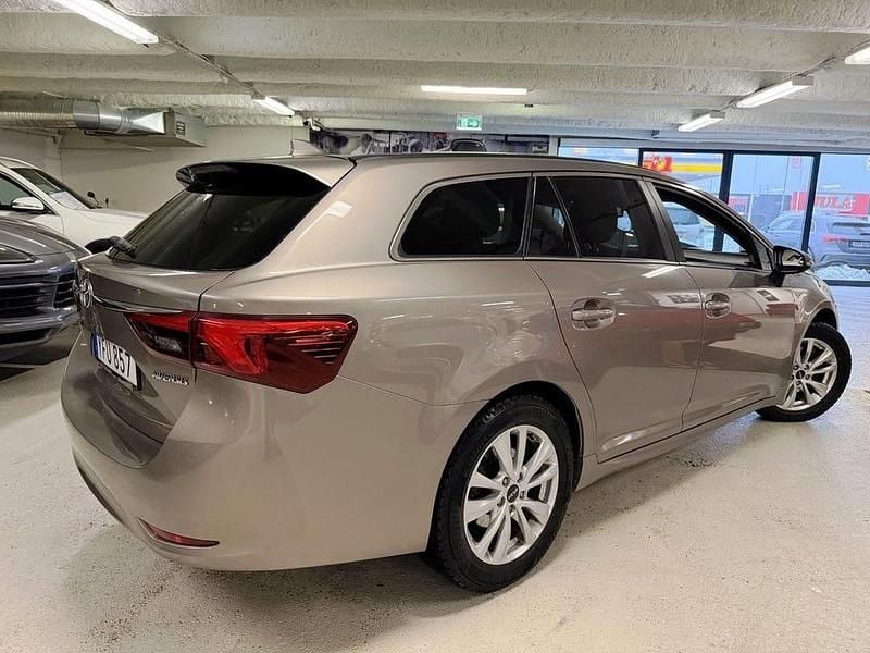 Begagnad Toyota Avensis Active 143 HK (105 kW) 2016 Garde bronze Kombi