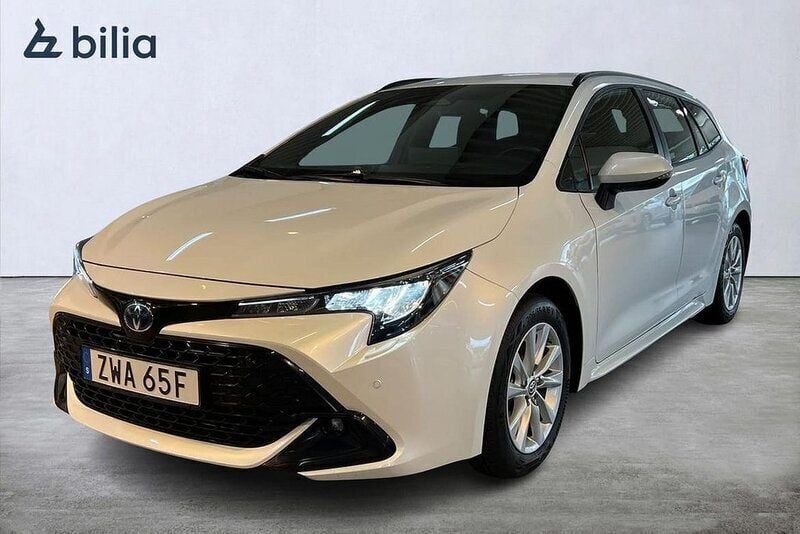 Vit Begagnad 2024 Toyota Corolla Active Kombi | 299 900 kr (Marknadspris) - Bild 1/4
