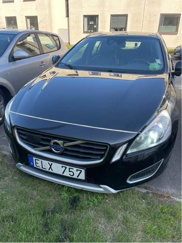 Svart Begagnad 2011 Volvo V60 Summum Kombi | 120 000 kr (Lite dyr) - Bild 1/4