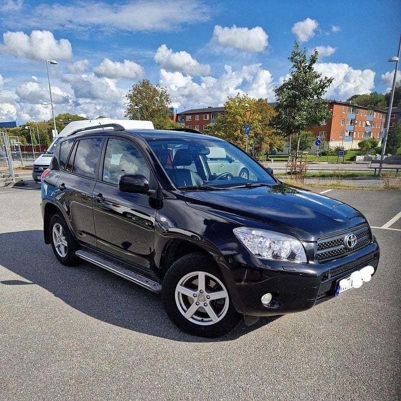 Svart Begagnad 2007 Toyota RAV4 SUV | 78 000 kr (Bra pris) - Bild 1/4