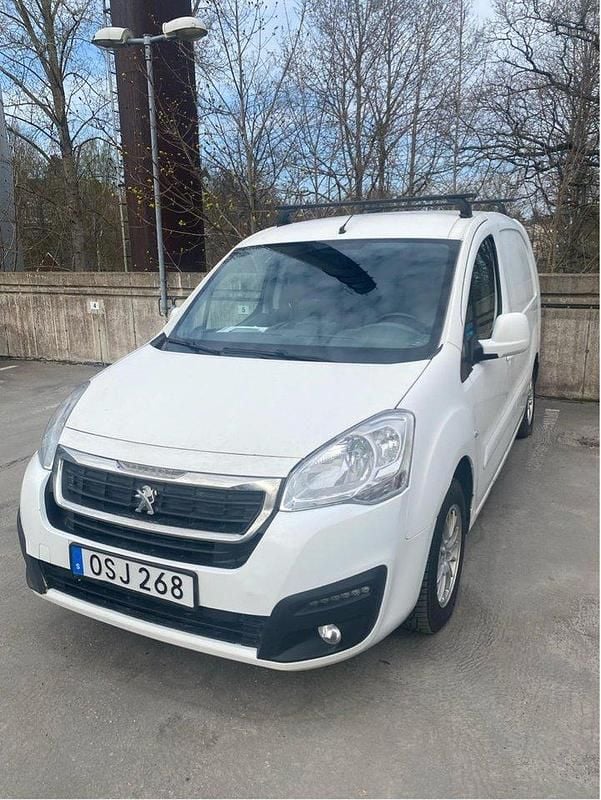 Vit Begagnad 2016 Peugeot Partner Van | 70 000 kr (Marknadspris) - Bild 1/4