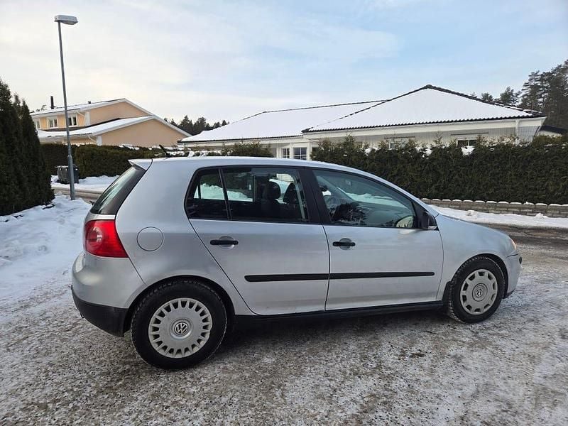 Begagnad VW Golf V Trendline 102 HK (75 kW) 2007