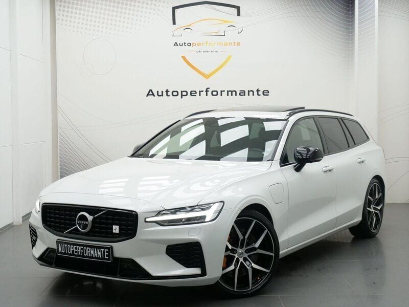 Vit Begagnad 2020 Volvo V60 R-Design Kombi | 469 000 kr - Bild 1/4