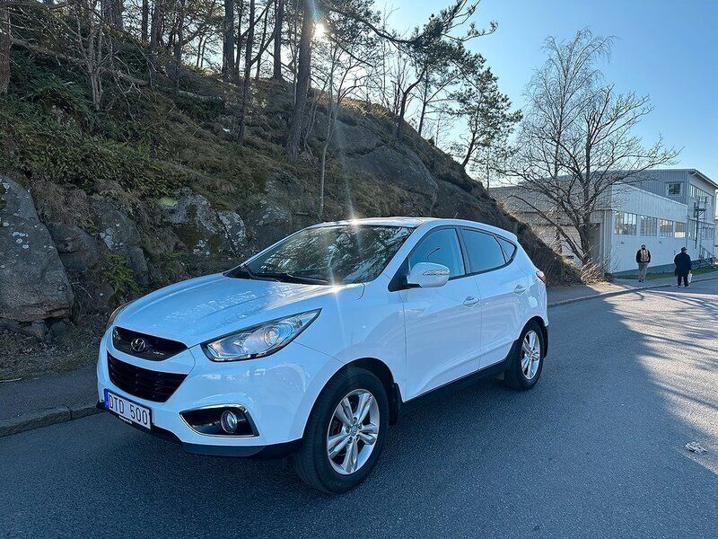 Vit Begagnad 2010 Hyundai ix35 SUV | 64 900 kr (Bra pris) - Bild 1/4
