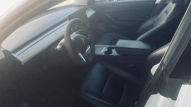 Vit Begagnad 2021 Tesla Model 3 Standard Range Plus Sedan | 189 000 kr (Bra pris) - Bild 1/4