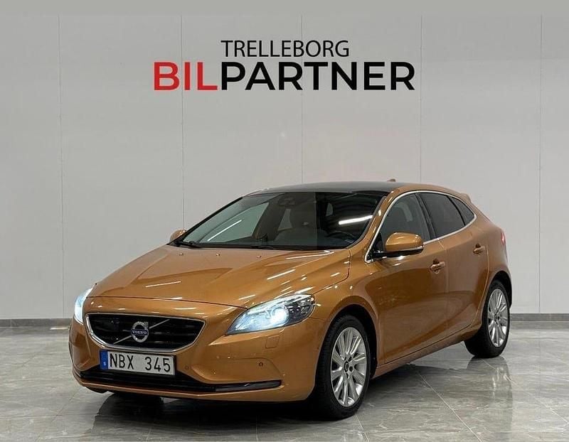 Brun Begagnad 2012 Volvo V40 Summum Kombi | 99 900 kr (Marknadspris) - Bild 1/4