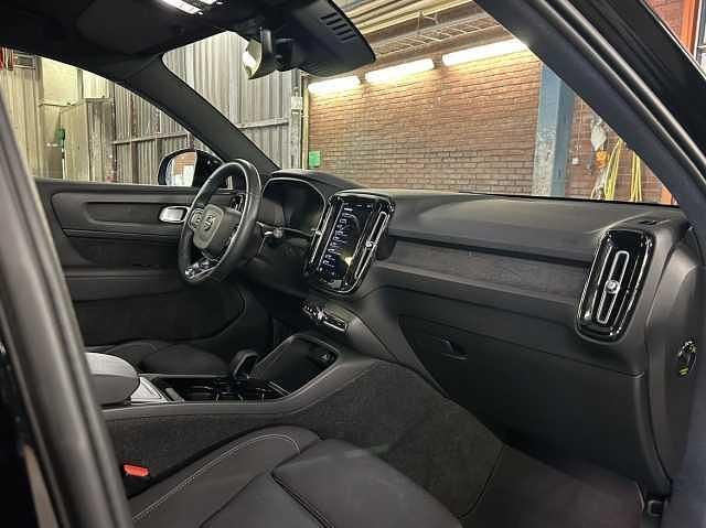 Begagnad Volvo XC40 Single Motor 175 kW (238 HK) 2023 Svart SUV