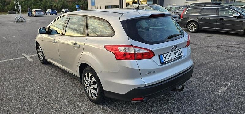 Grå Begagnad 2013 Ford Focus Trend Kombi | 47 500 kr (Marknadspris) - Bild 1/3