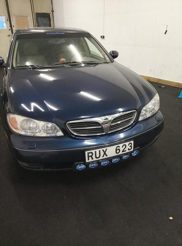 Blå Begagnad 2000 Nissan Maxima Sedan | 29 000 kr - Bild 1/4