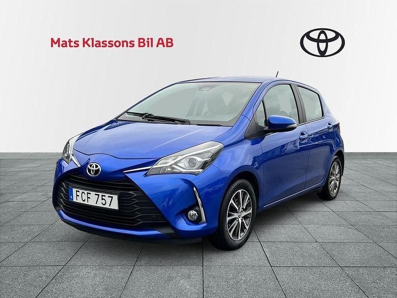 Blå Begagnad 2018 Toyota Yaris Active Halvkombi | 129 000 kr (Marknadspris) - Bild 1/4