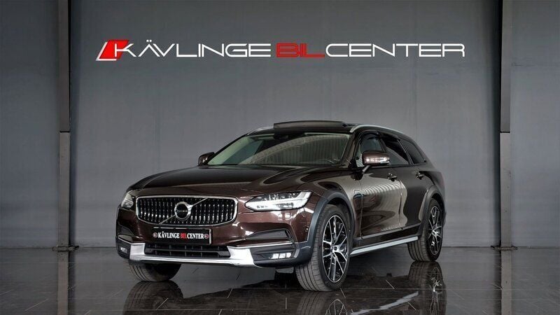 Mörkbrun (brun) Begagnad 2017 Volvo V90 CC Inscription Kombi | 249 900 kr (Marknadspris) - Bild 1/4