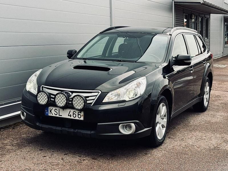 Svart Begagnad 2010 Subaru Outback SUV | 44 900 kr (Dyr) - Bild 1/4
