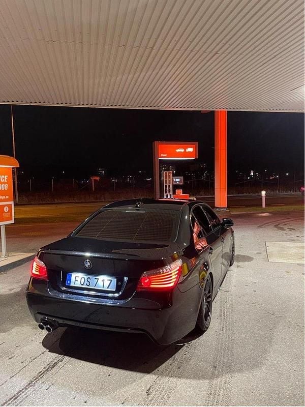 Svart Begagnad 2007 BMW 525 M Sport Sedan | 85 000 kr (Marknadspris) - Bild 1/4