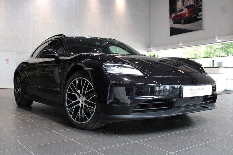 Svart Begagnad 2024 Porsche Taycan Sport Turismo Sedan | 995 000 kr - Bild 1/4