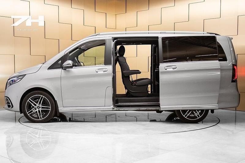 Begagnad Mercedes V300 AMG line 2025 Minibuss