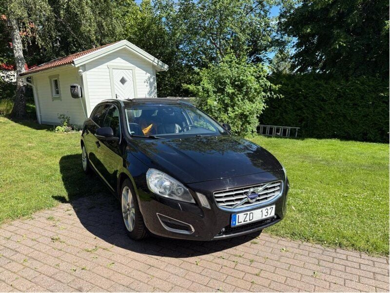 Svart Begagnad 2013 Volvo V60 Summum Kombi | 59 500 kr (Superpris) - Bild 1/4