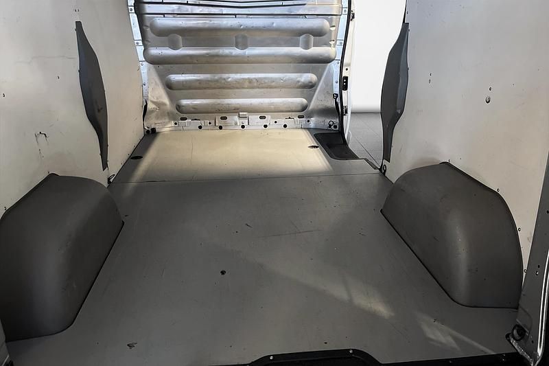 Begagnad Opel Vivaro 116 HK (85 kW) 2011 Grå Minibuss