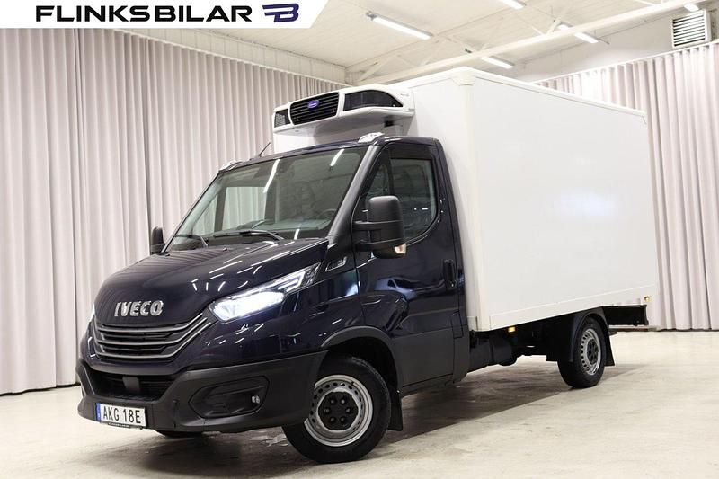 Flerfärgad (blå) Begagnad 2023 Iveco Daily Van | 369 900 kr (Superpris) - Bild 1/4