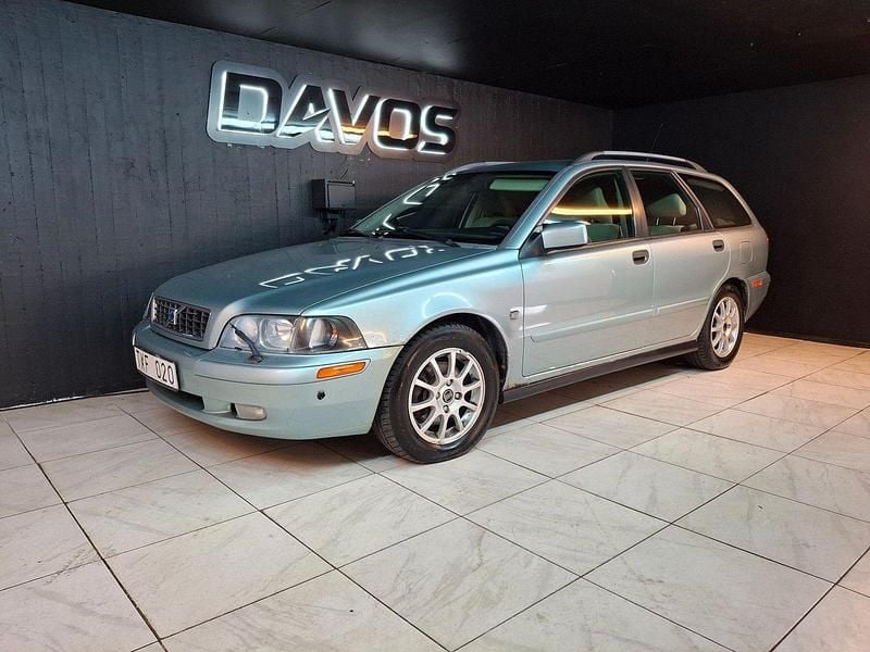 Ljusgrön Begagnad 2002 Volvo V40 Kombi | 24 900 kr (Dyr) - Bild 1/4