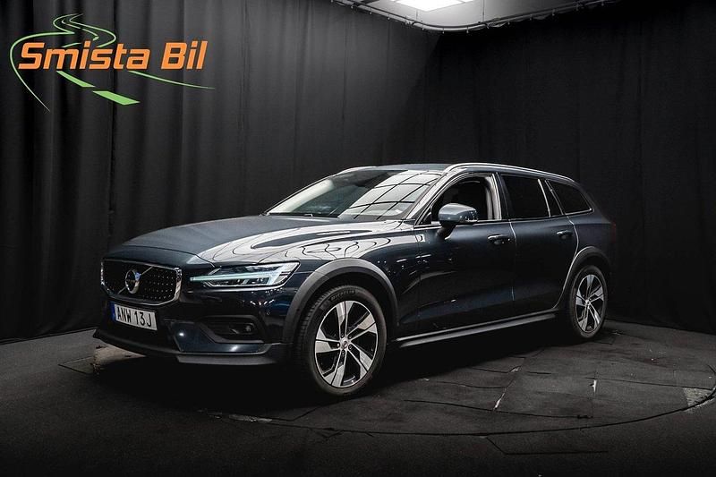 Grå Begagnad 2019 Volvo V60 CC Kombi | 298 600 kr (Marknadspris) - Bild 1/3