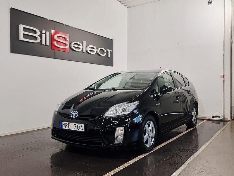 Svart Begagnad 2010 Toyota Prius Halvkombi | 79 900 kr (Marknadspris) - Bild 1/4