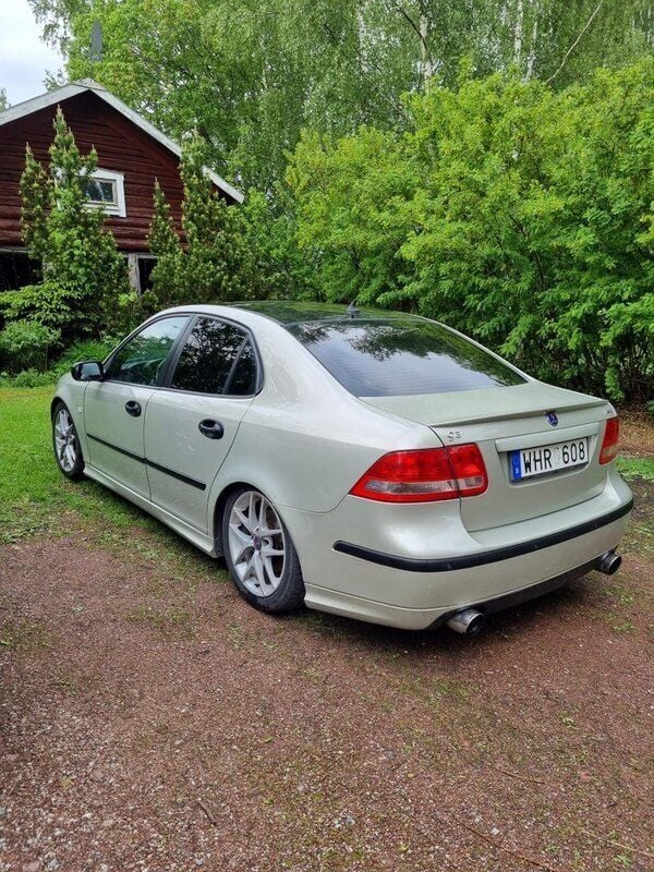 Grå Begagnad 2005 Saab 9-3 Aero Sedan | 27 000 kr (Superpris) - Bild 1/4