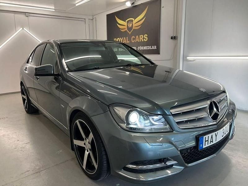 Grå Begagnad 2012 Mercedes C180 Avantgarde Sedan | 119 990 kr (Marknadspris) - Bild 1/4