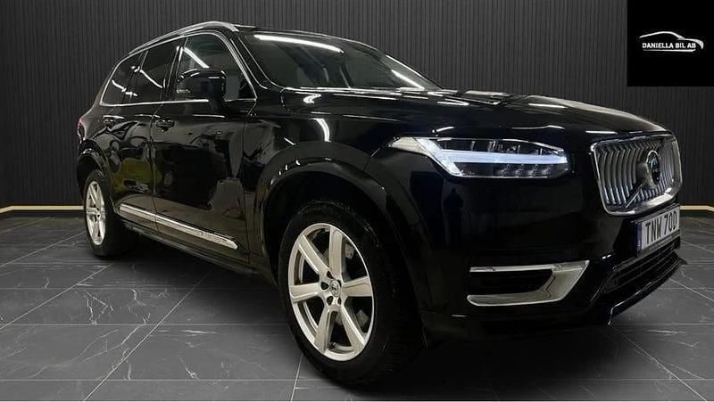 Svart Begagnad 2021 Volvo XC90 Momentum SUV | 414 900 kr (Superpris) - Bild 1/4