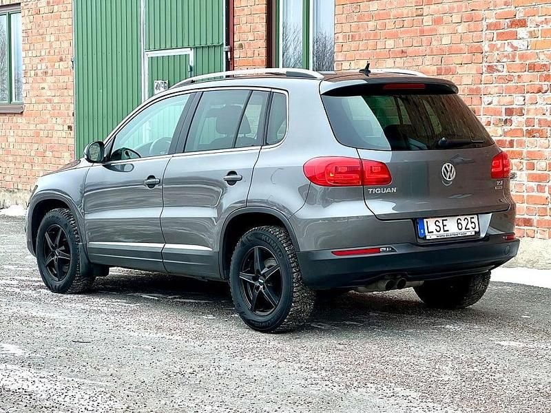 Begagnad VW Tiguan Sportline 160 HK (117 kW) 2012 Grå SUV