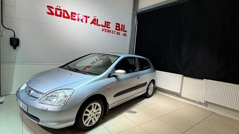 Ljusgrå Begagnad 2001 Honda Civic Halvkombi | 29 900 kr (Marknadspris) - Bild 1/4