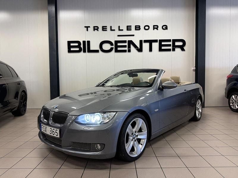 Grå Begagnad 2007 BMW 335 Cabriolet Comfort Edition Cab | 139 900 kr (Marknadspris) - Bild 1/4