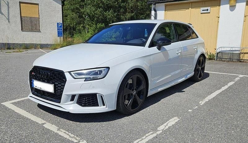 Begagnad 2018 Audi RS3 Sportback Halvkombi | 425 000 kr (Bra pris) - Bild 1/4