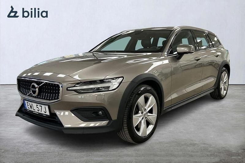 Grå Begagnad 2019 Volvo V60 CC SE Kombi | 229 900 kr (Marknadspris) - Bild 1/3