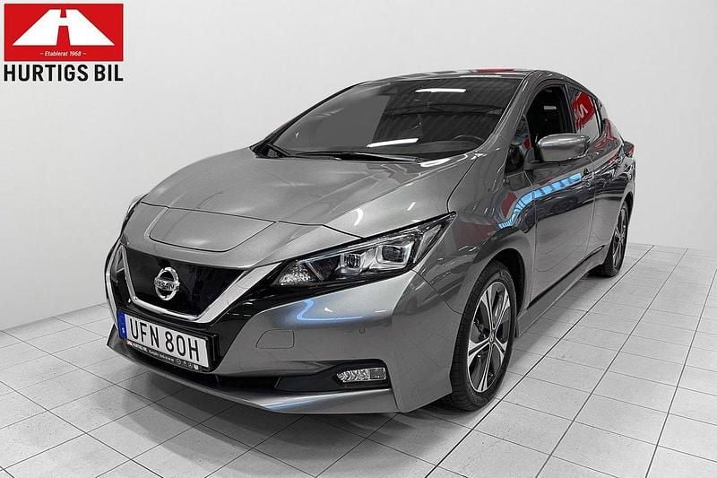 Grå Begagnad 2021 Nissan Leaf N-Connecta Halvkombi | 184 900 kr (Marknadspris) - Bild 1/4