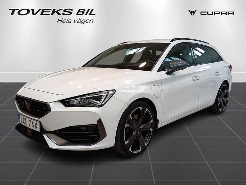 Candy white Begagnad 2023 Cupra Leon VZ | 284 900 kr (Bra pris) - Bild 1/4
