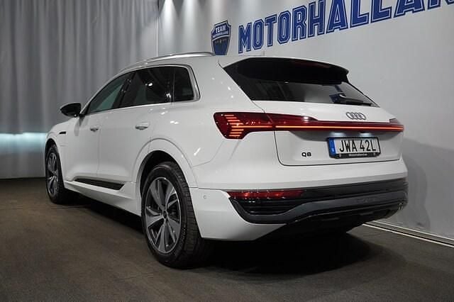 Begagnad Audi Q8 e-tron Proline 303 kW (413 HK) 2024 Vit SUV