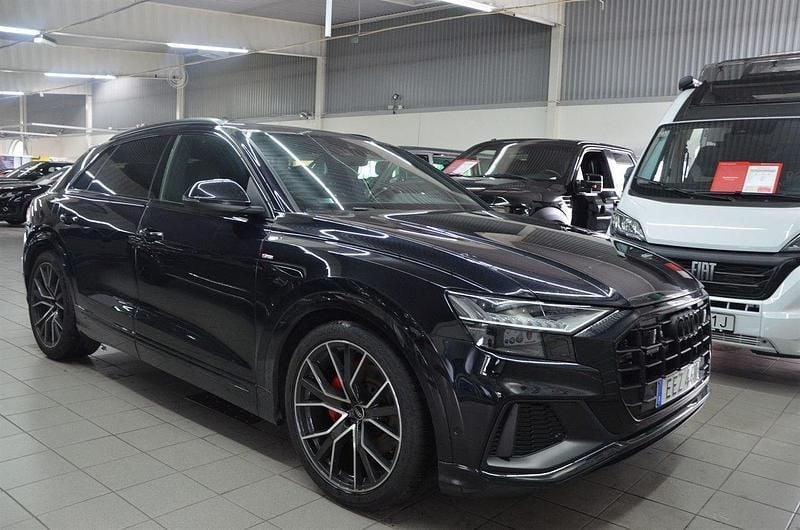 Svart Begagnad 2021 Audi Q8 S-Line SUV | 689 900 kr (Superpris) - Bild 1/4