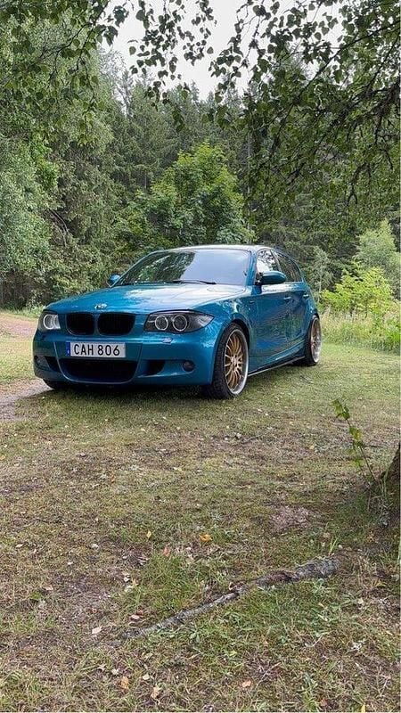Blå Begagnad 2007 BMW 120 M Sport Halvkombi | 69 000 kr (Marknadspris) - Bild 1/4