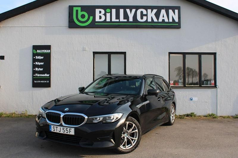 Svart Begagnad 2021 BMW 320 Sport Line Kombi | 249 900 kr (Bra pris) - Bild 1/4